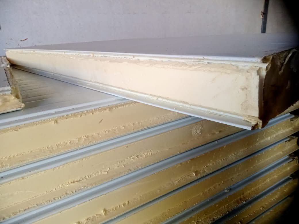 الرياض للمظلات والإنشاءات