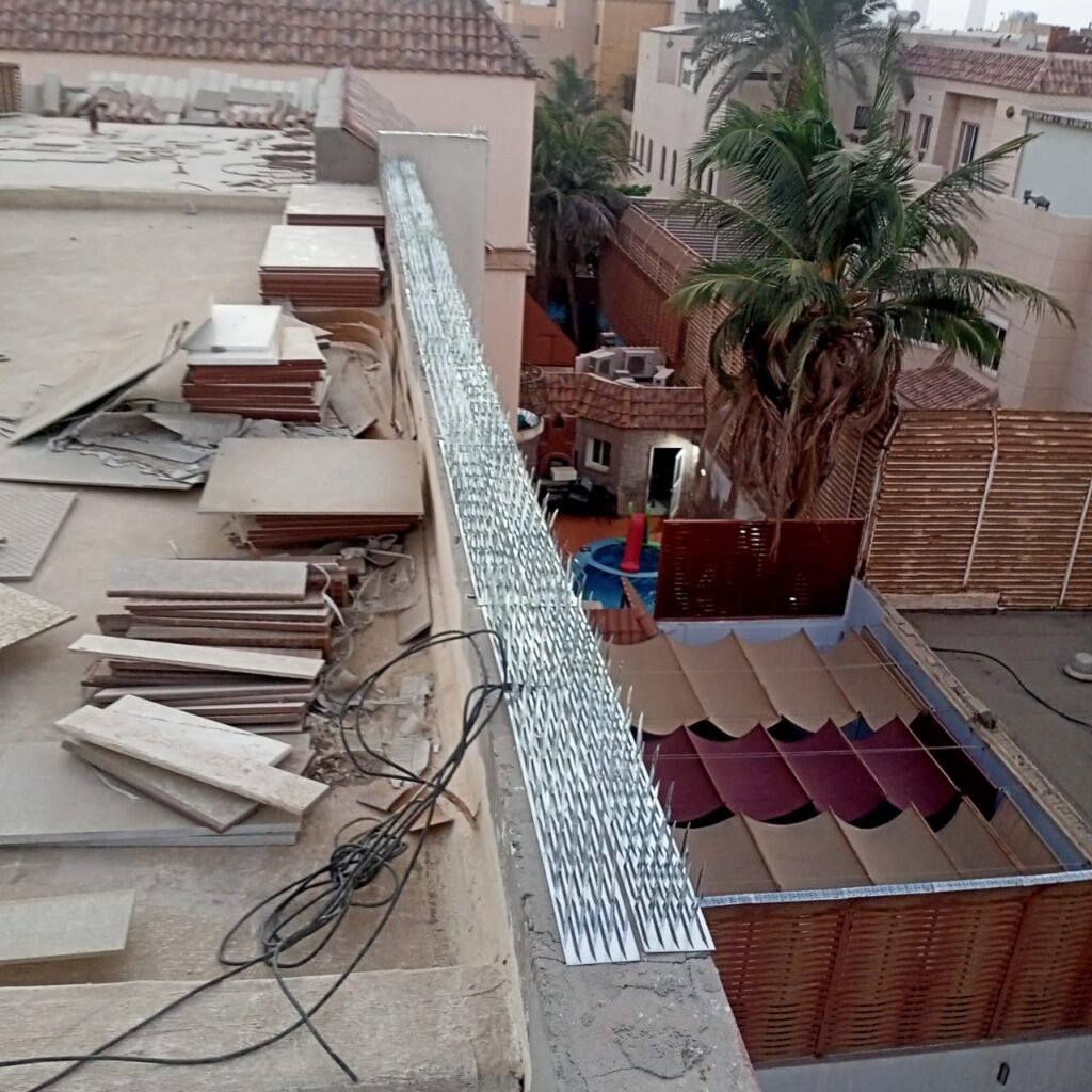 حماية ممتلكات العملاء من الحمام والطيور عبر أفضل حلول الطرد في الرياض